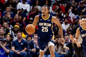 攻防出色！墨菲半場6中4拿到13分3斷1帽