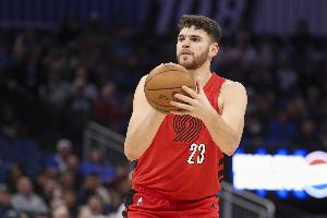 解說(shuō)：克林根地位和球權(quán)沒(méi)好多少 但靠拼勁搶機(jī)會(huì)值得小楊學(xué)習(xí)