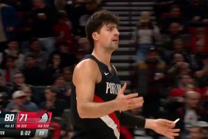 阿夫迪亞上籃被圍堵失誤 斯普利特暴怒吃T！教練生涯首記！