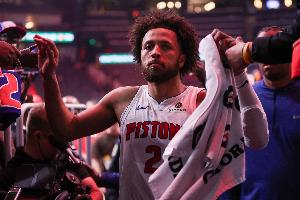 阿里納斯：活塞球迷應(yīng)該擔(dān)心 康寧漢姆留在活塞并非Nike長(zhǎng)期計(jì)劃