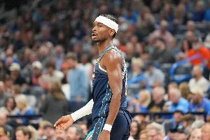 今天沒(méi)三節(jié)打卡！亞歷山大輕松砍下33分8板3助2斷 賽季第13次30+