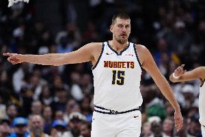 腦后長(zhǎng)眼！約基奇背后砸傳助攻沃特森暴力隔扣