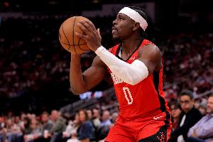 對(duì)秒米切爾？阿隆·霍勒迪連續(xù)三分、2+1 末節(jié)砍下14分了！