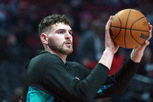 太能搶了！克林根75個(gè)前場(chǎng)板領(lǐng)跑聯(lián)盟 此役過(guò)后大幅提升領(lǐng)先優(yōu)勢(shì)