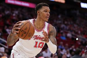 就是拔！賈巴里·史密斯首節(jié)5中3&三分3中2砍下8分4籃板