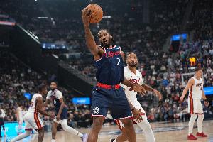 隊(duì)記：萊昂納德尚未進(jìn)行對(duì)抗性訓(xùn)練 今天有限制性地參加了訓(xùn)練