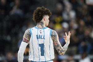 愿意離隊(duì)！三球本賽季場均21.6分6.9板9.6助 命中率創(chuàng)生涯新低