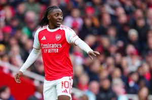 埃澤：生涯面對過的最強對手是德布勞內(nèi)，看他踢球能讓我打開思路