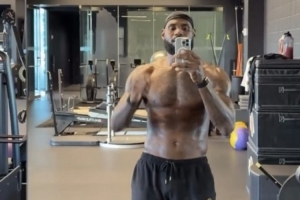 恢復(fù)健康！隊(duì)記：詹姆斯在完成賽季首秀后身體感覺非常好