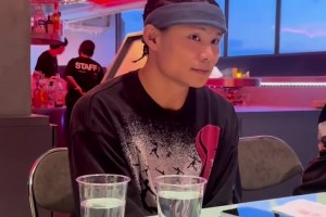 普陀隊(duì)伴手禮桃花貓、東海魚(yú)玩偶丑萌得讓人摸不著頭腦~??