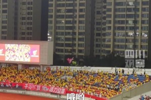 “川超”球景房來(lái)了!吃著川菜看比賽，這畫(huà)面太美了！