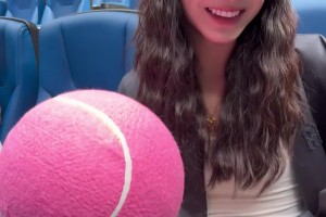 怎么帶綠帽子？??美娜現(xiàn)身中網(wǎng)現(xiàn)場：最愛網(wǎng)球擊球聲！