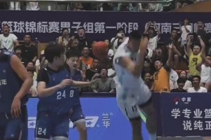 太像了！這完全就是年輕時(shí)的易建聯(lián)