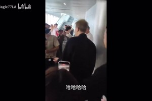 太受歡迎了！郭艾倫掃樓和球迷們開玩笑！