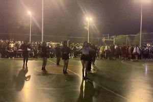 羨慕??！這是哪個學校，打個球賽中場竟然還有啦啦隊表演??