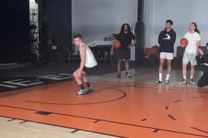 臥槽，外國小伙這彈跳炸裂啊，吃彈簧長大的？