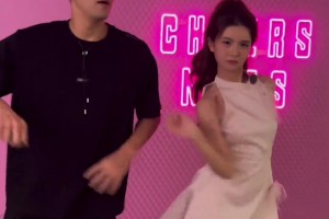 真會(huì)玩！郭艾倫與女主播煉煉熱舞，最后把對(duì)方給撞飛了??