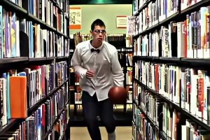 早已經(jīng)是人生贏家了！經(jīng)典廣告：哈佛學長林書豪籃球?qū)W習兩不誤！