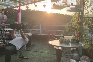 自律戰(zhàn)神！劉玉棟：夕陽下 健身達人