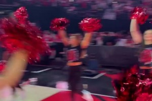 人氣真的可以！楊瀚森球迷日出場，受到大伙兒熱烈歡迎！