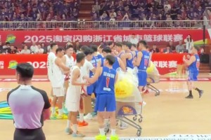 青島男籃趙嘉義參加微博頒獎，回家后被主教練各種“盤問”！