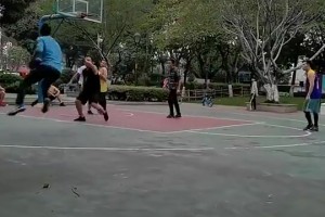 好家伙！登哥要是看到你這后撤步，要連夜飛來中國拜師??