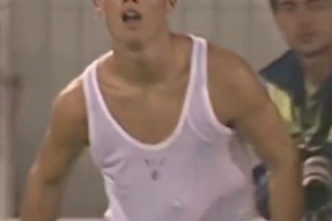 2002年的這一天，C羅在葡萄牙體育打進(jìn)了他的第一個(gè)職業(yè)進(jìn)球