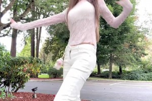 這大長腿跳的不賴?。≈芰岚玻何乙瞾硖鳤ngel檸檬叉??~