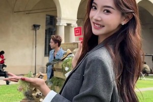 金佳悅曬米蘭看球Vlog！網(wǎng)友：全場最漂亮就是你