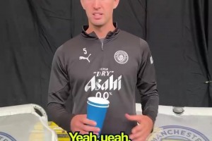 頂級(jí)名場(chǎng)面！馬拉多納宣布C羅獲獎(jiǎng)，C羅感謝梅西內(nèi)馬爾到場(chǎng)支持！