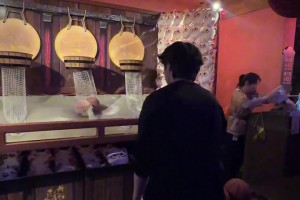 打籃球的聽(tīng)到女的聲音之后。。。