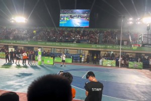 后空翻半場(chǎng)投籃，這個(gè)確實(shí)能吃互聯(lián)網(wǎng)的飯??