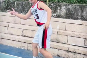 模仿帝陳海泳模仿楊瀚森今日爆炸表現(xiàn)：今天要怎么吹？??