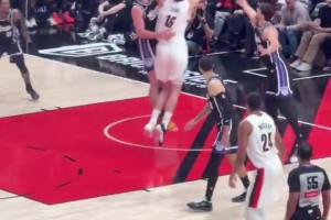 燃炸了??楊瀚森絲滑背運(yùn)+背轉(zhuǎn)身單打上進(jìn)！給尤班克斯上課??！