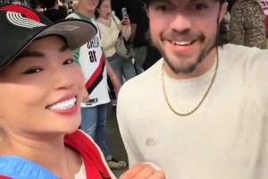 百萬(wàn)博主珠珠姐在開拓者現(xiàn)場(chǎng)支持楊瀚森，組織球迷一起喊口號(hào)！