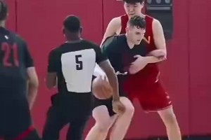 早晚搶走你首發(fā)？此前中國男籃和開拓者的內(nèi)部教學(xué)賽，楊瀚森和克林根的對位視頻！