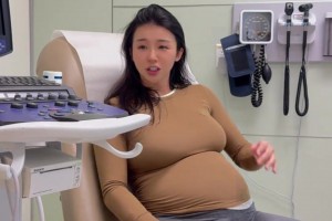 張曼源完成第一次孕晚期產(chǎn)檢 體重飆升至179斤！