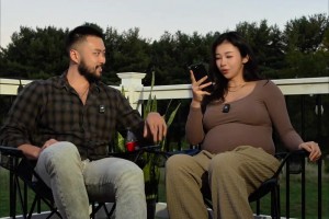 真的好敢聊?。??張曼源與絡(luò)腮胡老公的讀（毒）評論環(huán)節(jié)