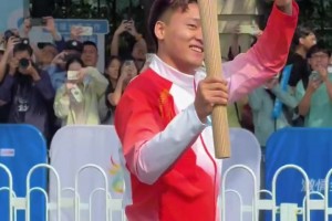 趙睿參加全運火炬?zhèn)鬟f：不僅代表自己，也代表中國男籃這個集體