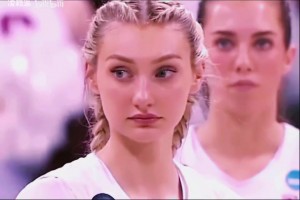 妥妥的校園女神??！庫里教妹布林克大學(xué)時期精彩集錦！