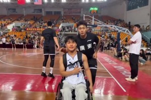 肩膀上的那一拍，太暖了~