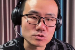 徐靜雨：楊瀚森如今體能和肌肉都有提升，在場上愈發(fā)自信！