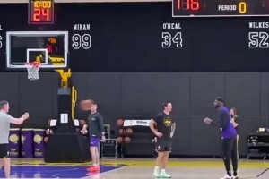 詹姆斯昨日訓練，看這身手，明天復(fù)出應(yīng)該沒啥問題啊