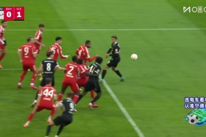 日本球員鈴木唯人角球后點(diǎn)破門，拜仁0-1落后