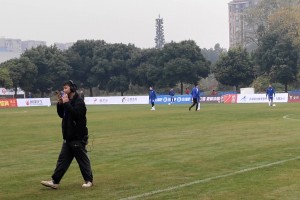 湖北隊(duì)賽前熱身互相傳接球，積極準(zhǔn)備迎戰(zhàn)上海老克勒！