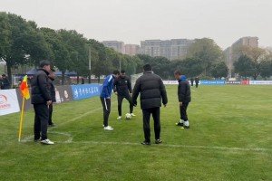 氛圍輕松！湖北隊(duì)賽前熱身環(huán)節(jié)：前國(guó)腳梅方與隊(duì)友搶圈！